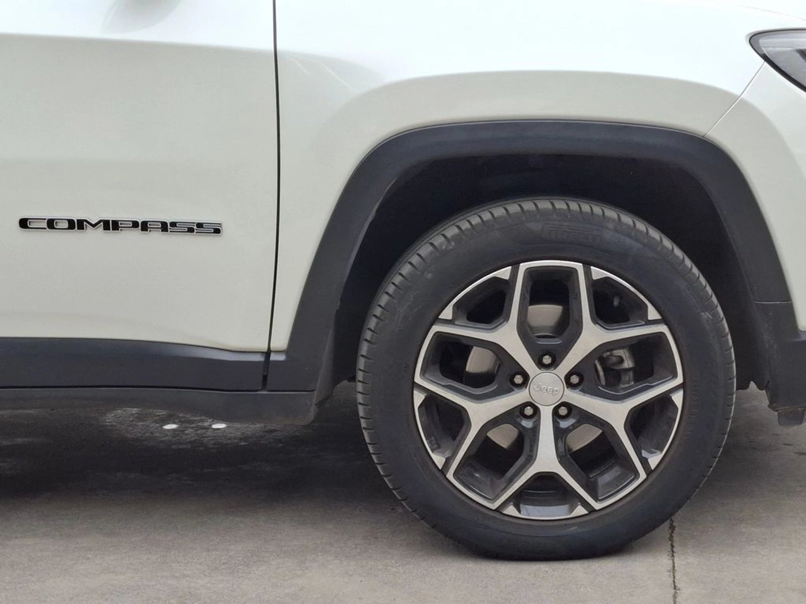 JEEP COMPASS 1.3 LONGITUDE 4X2 AT 5P 2024 - Imagen 12 de 20