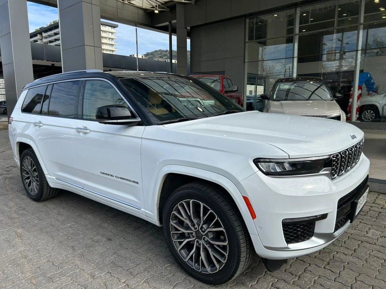 Jeep CHEROKEE L SUMMIT 4X4 3.6 AUT 2024 - Foto 3 de 13