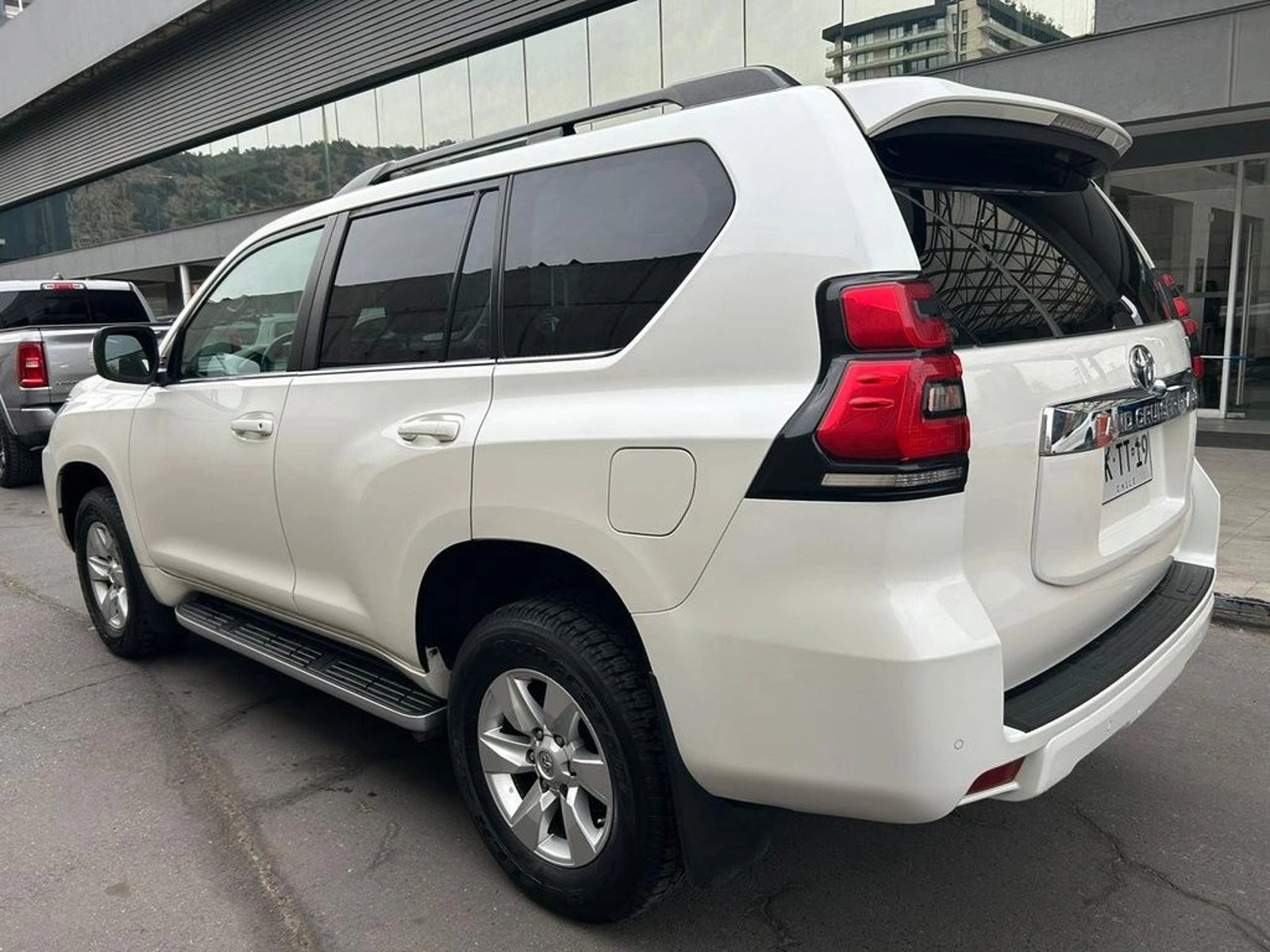 Toyota LAND CRUISER PRADO 4.0 PRADO VX 4X4 AT 5P 2023 - Foto 5 de 16