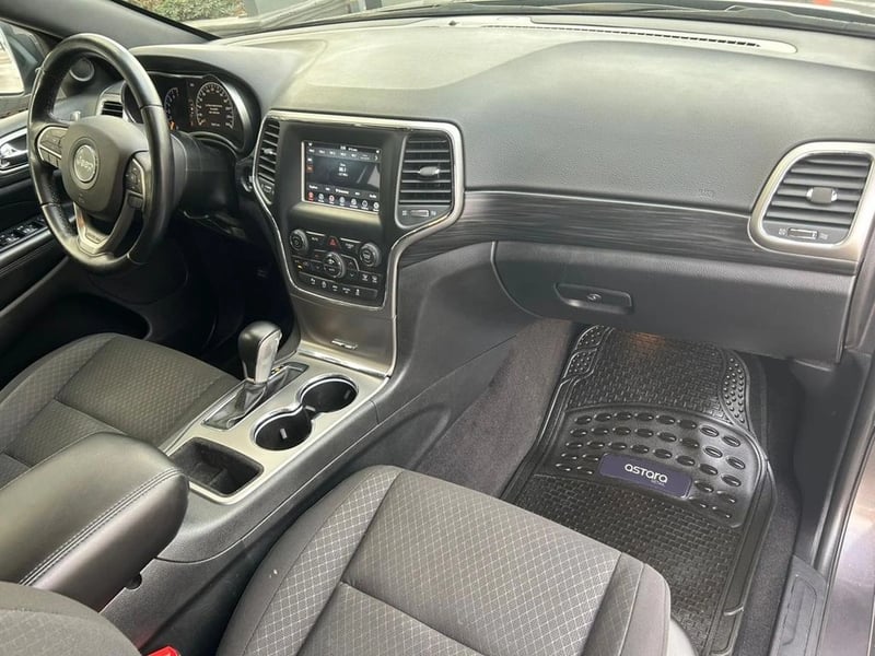 Jeep GRAND CHEROKEE 3.6 LAREDO AT 2022 - Imagen 8 de 17