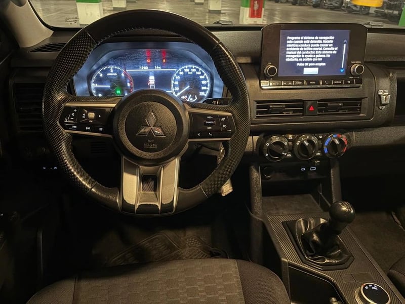 Mitsubishi L200 KATANA XRT 4X4 2.4 2024 - Imagen 11 de 15