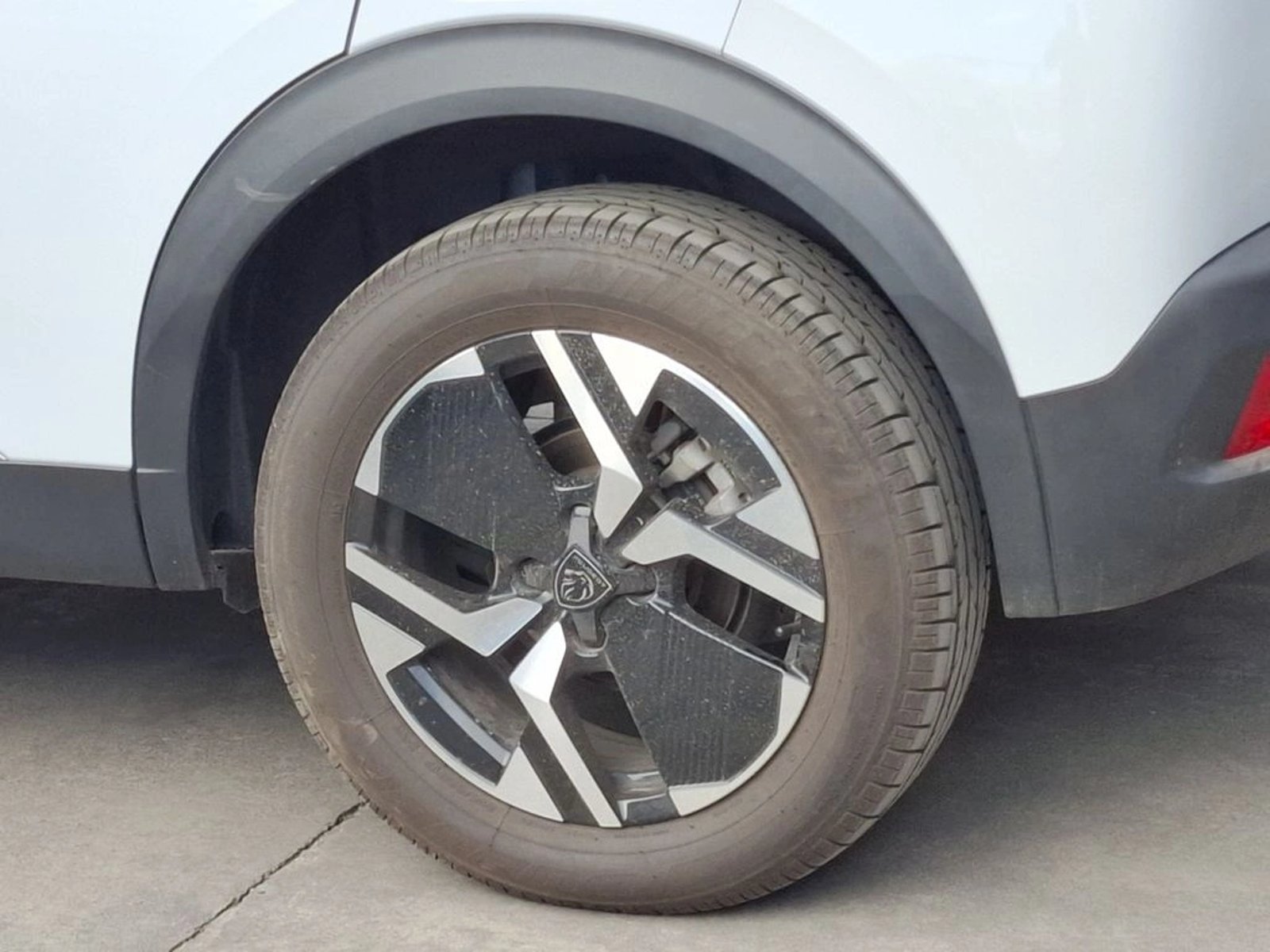 PEUGEOT 2008 1.2 ALLURE PACK PURETECH 130 4X2 AT 5P 2024 - Imagen 11 de 20