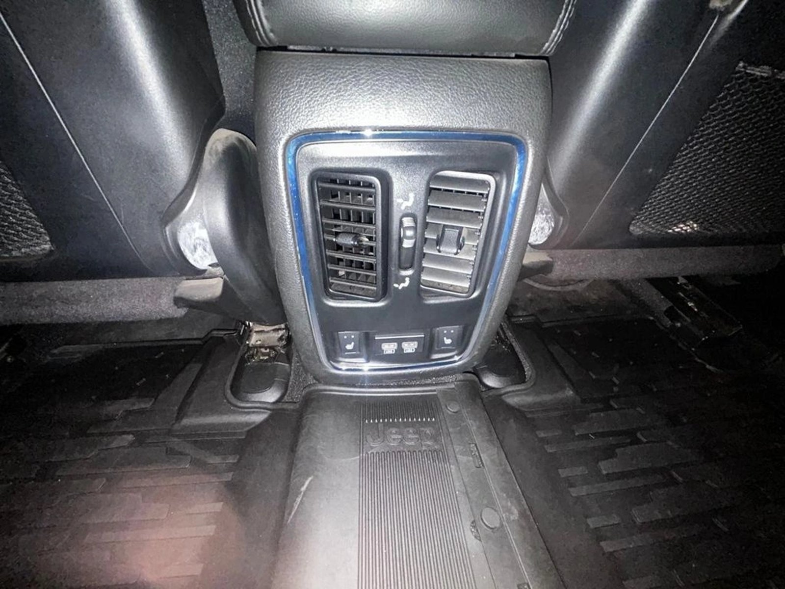 Jeep GRAND CHEROKEE 3.6 LIMITED 4X4 AT 5P 2022 - Imagen 12 de 20