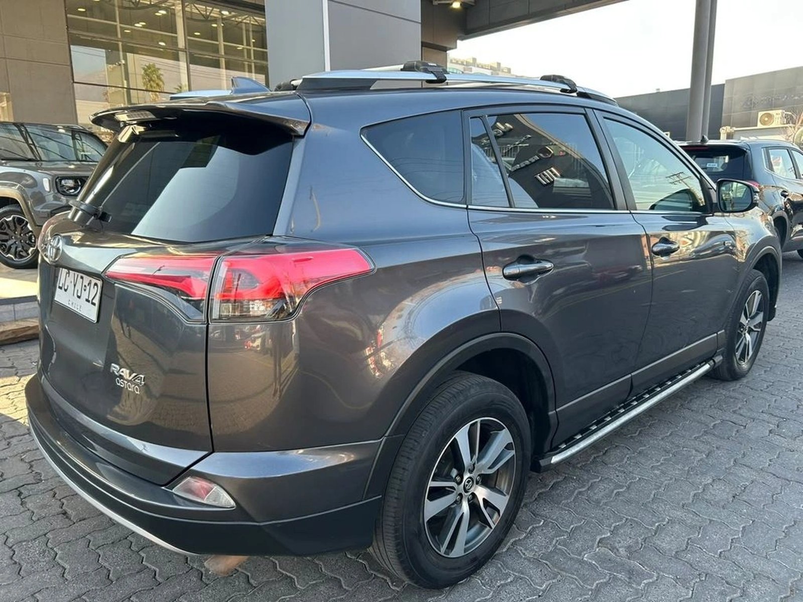 TOYOTA RAV4 2.0 ADVENTURE LUJO AT 2019 - Imagen 6 de 16