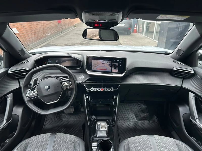Peugeot 2008 1.2 ALLURE PACK PURETECH 130 4X2 AT 5P 2024 - Imagen 11 de 17
