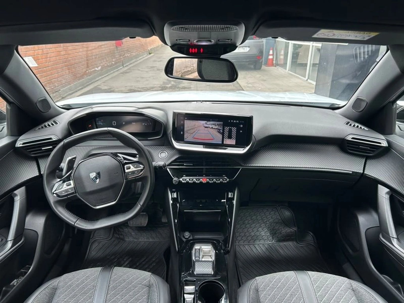 Peugeot 2008 1.2 ALLURE PACK PURETECH 130 4X2 AT 5P 2024 - Imagen 11 de 17