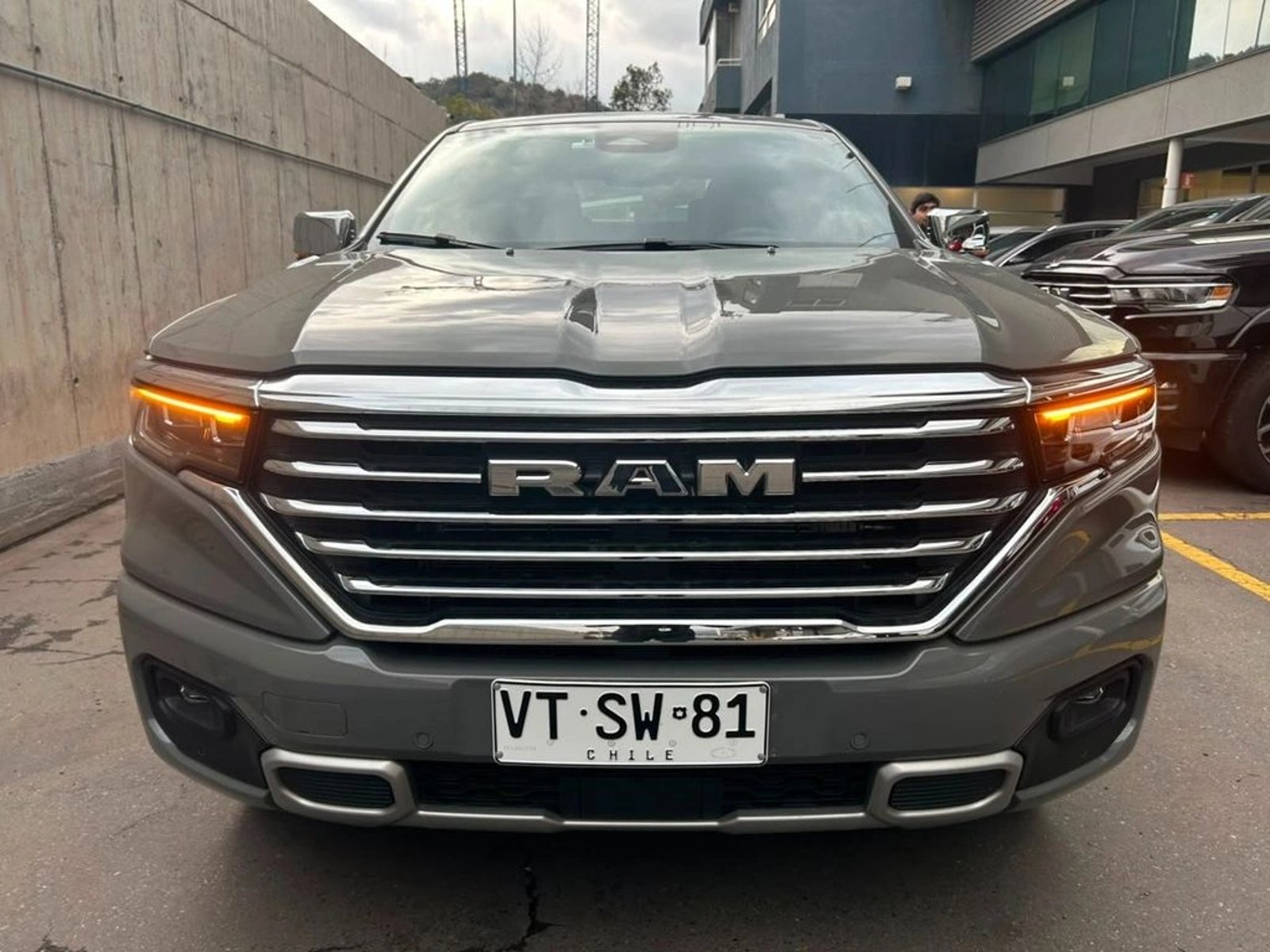 RAM RAMPAGE LARAMIE 4X4 2.2 AUT 2026 - Foto 3 de 17