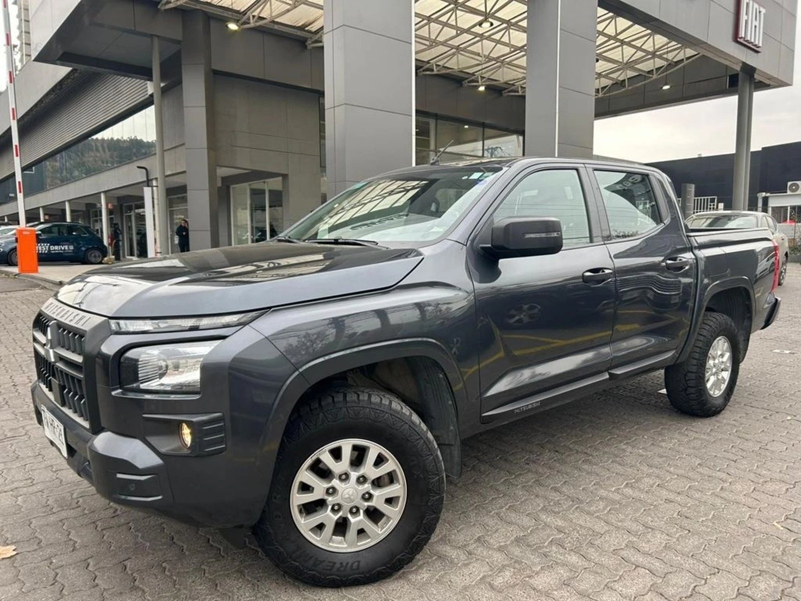 Mitsubishi L200 2.4 KATANA XRT MT 4X4 DIESEL 2025 - Foto 2 de 17