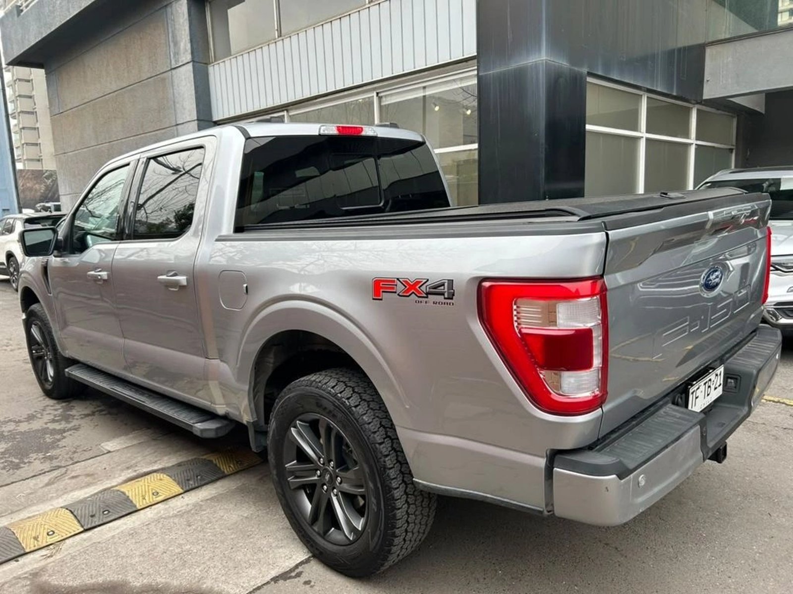 Ford F-150 LARIAT SPORT 4X4 5.0L 2024 - Imagen 4 de 15