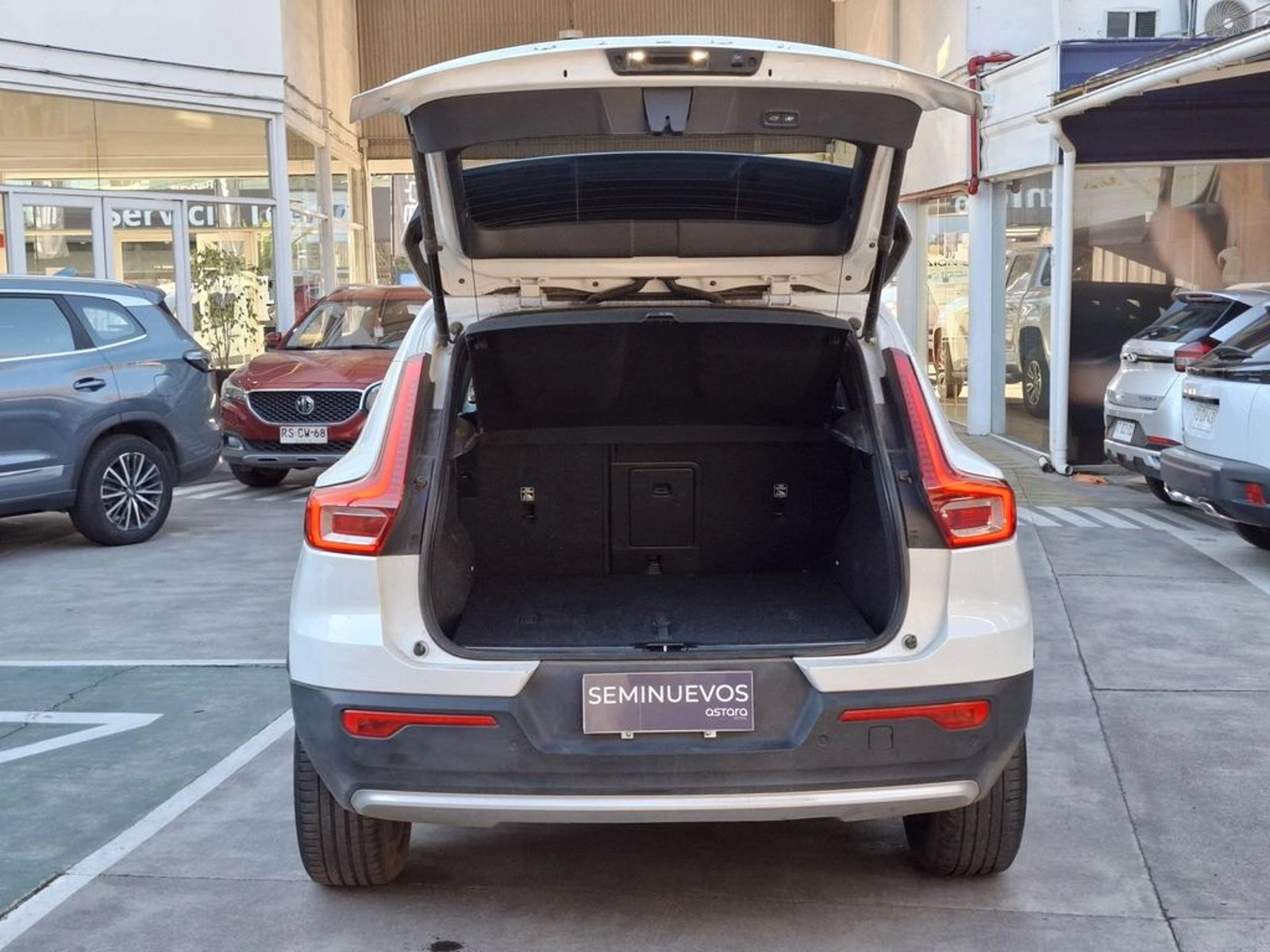 VOLVO XC40 2.0 B4 ULTIMATE HIBRIDO FWD AT 5P 2023 - Imagen 10 de 20