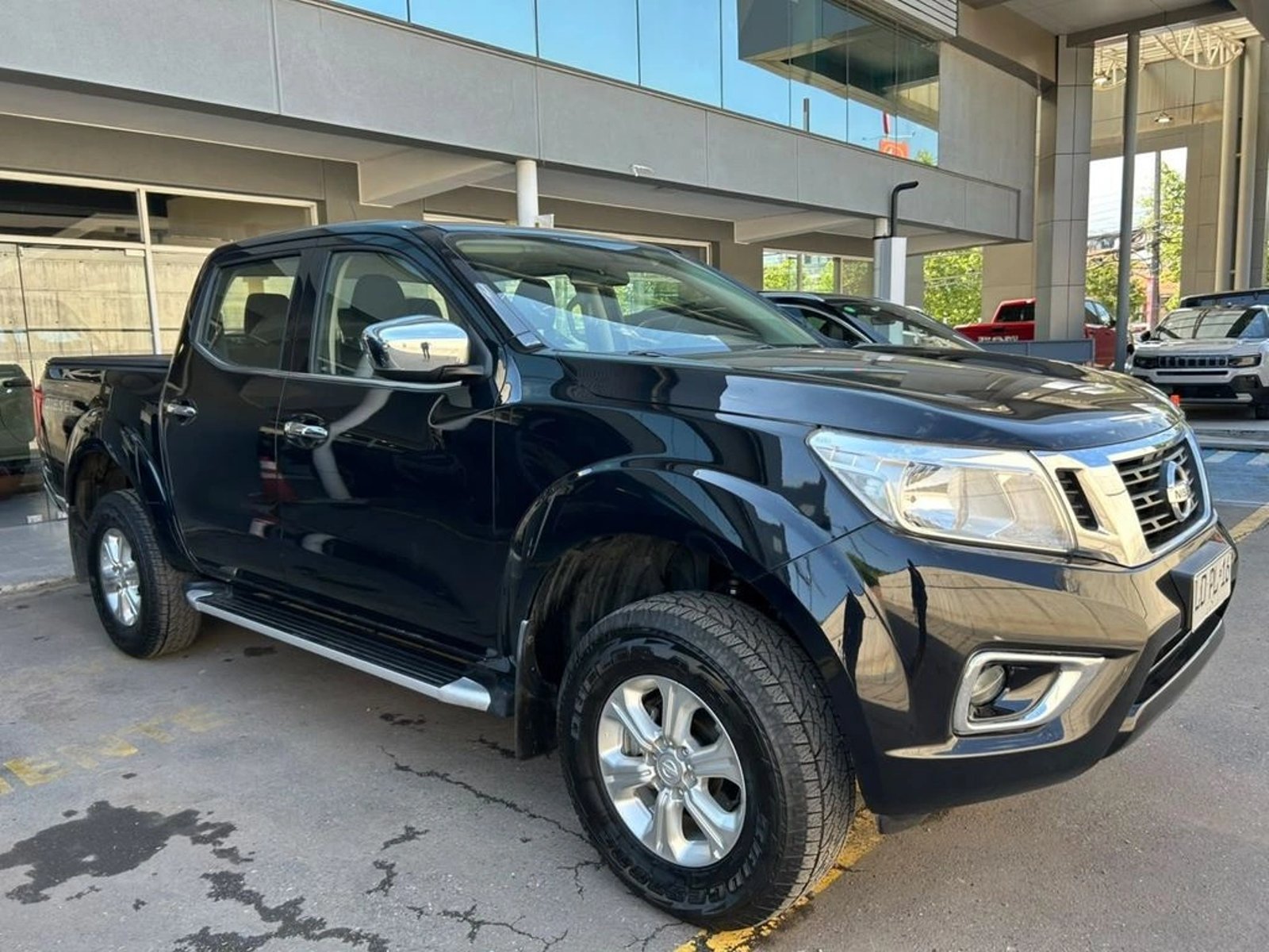 Nissan NP300 DC XE 2.3D MT 2019 - Foto 3 de 16