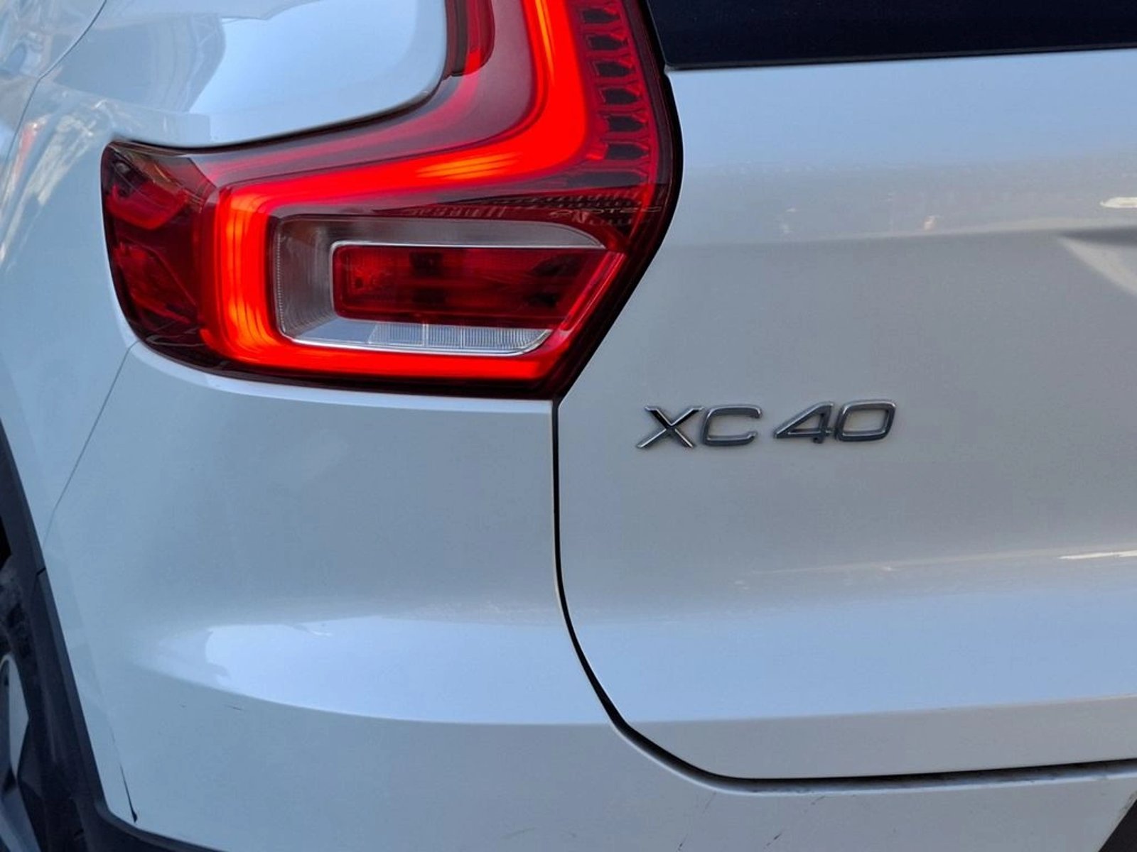 VOLVO XC40 2.0 B4 ULTIMATE HIBRIDO FWD AT 5P 2023 - Imagen 11 de 20