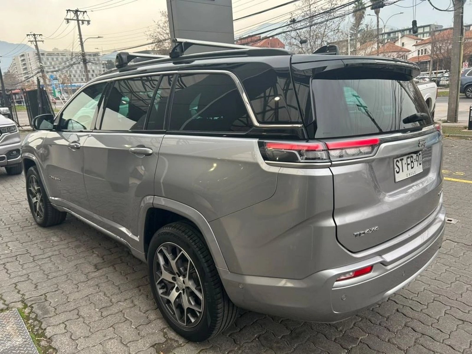 Jeep COMMANDER 2.0 OVERLAND AT 4X4 DIESEL 2023 - Foto 5 de 17
