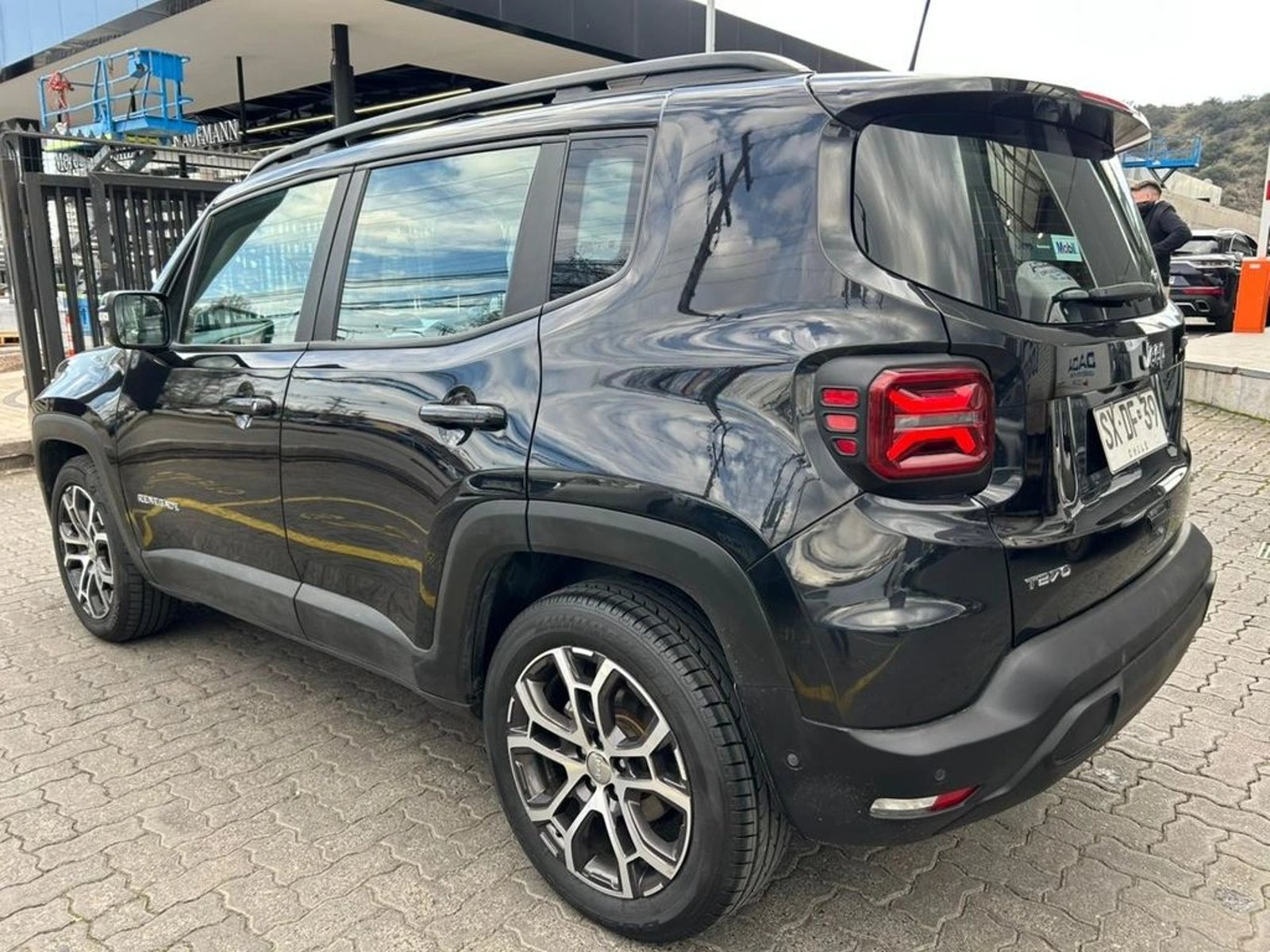 Jeep RENEGADE 1.3T LONGITUDE 4X2 AT 5P 2023 - Foto 4 de 11