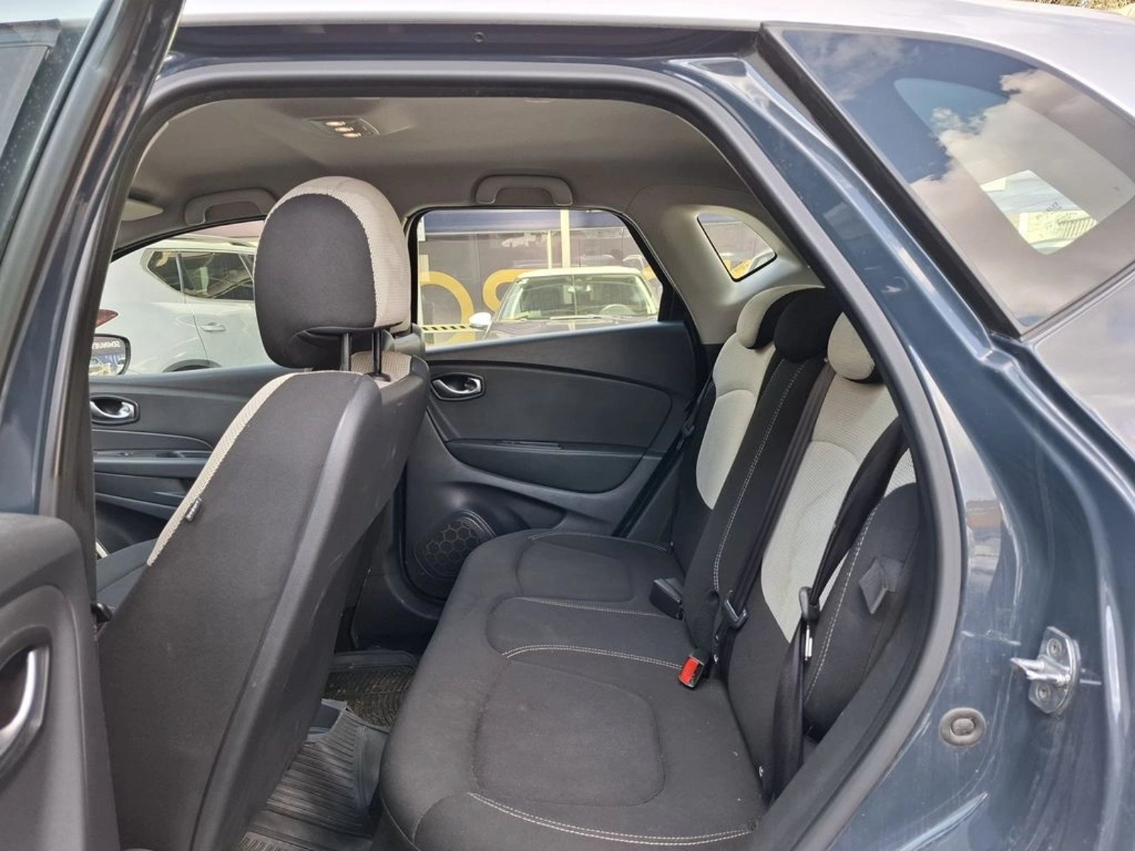Renault CAPTUR 1.5 ZEN DIESEL F2 4X2 MT 5P 2018 - Imagen 19 de 20