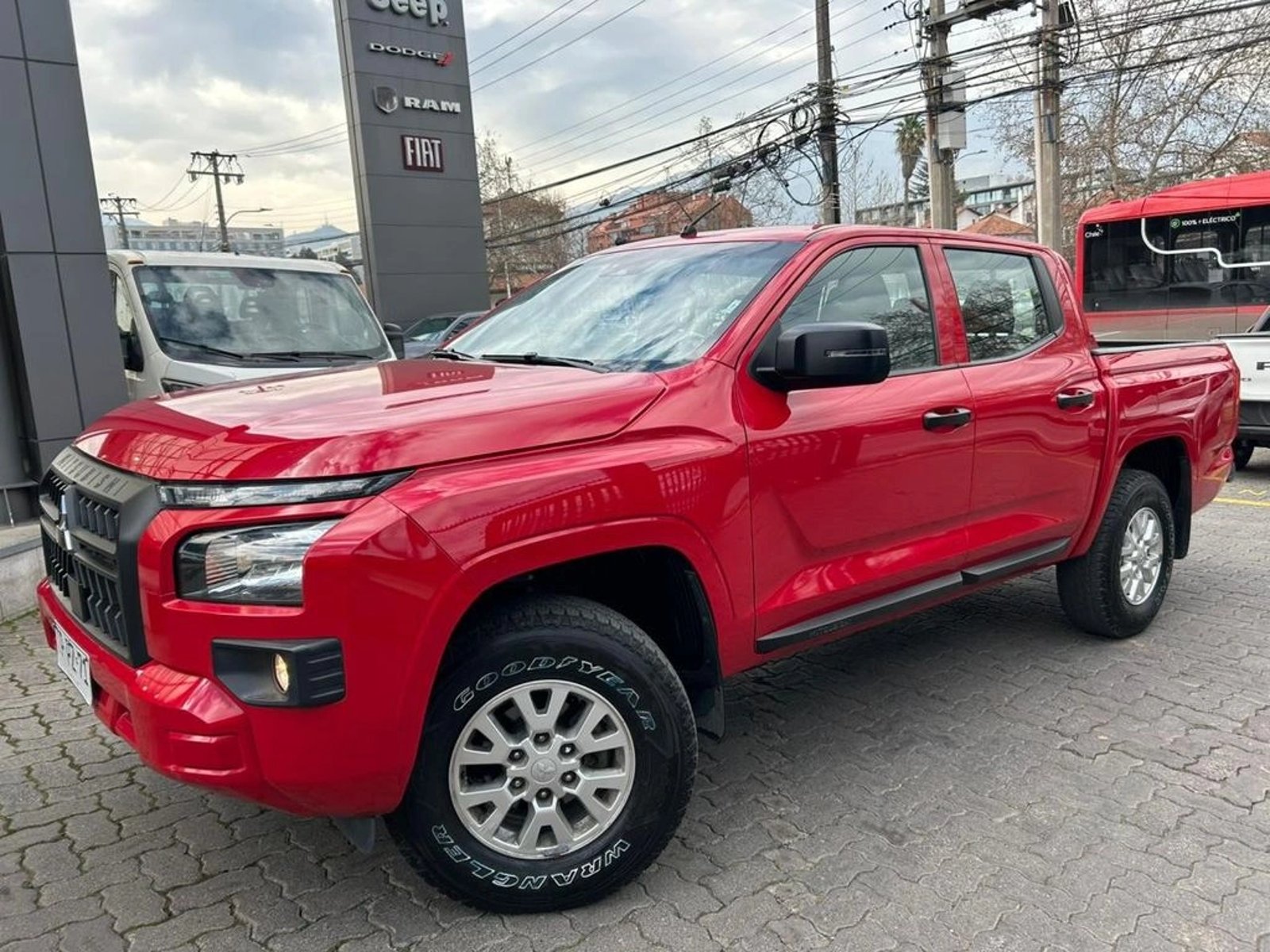 Mitsubishi L200 KATANA XRT 4X4 2.4 2024 - Foto 2 de 17