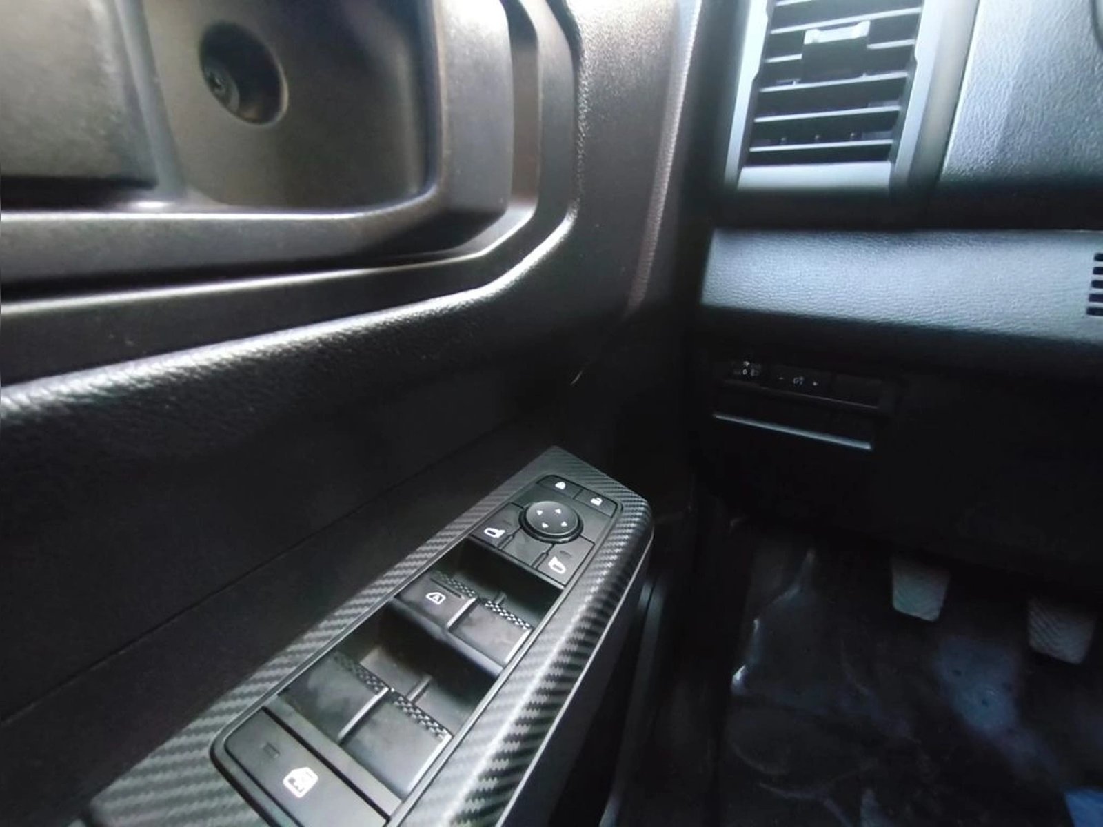 Mitsubishi L200 WORK XR 2.4 4X2 MT 2025 - Imagen 11 de 20