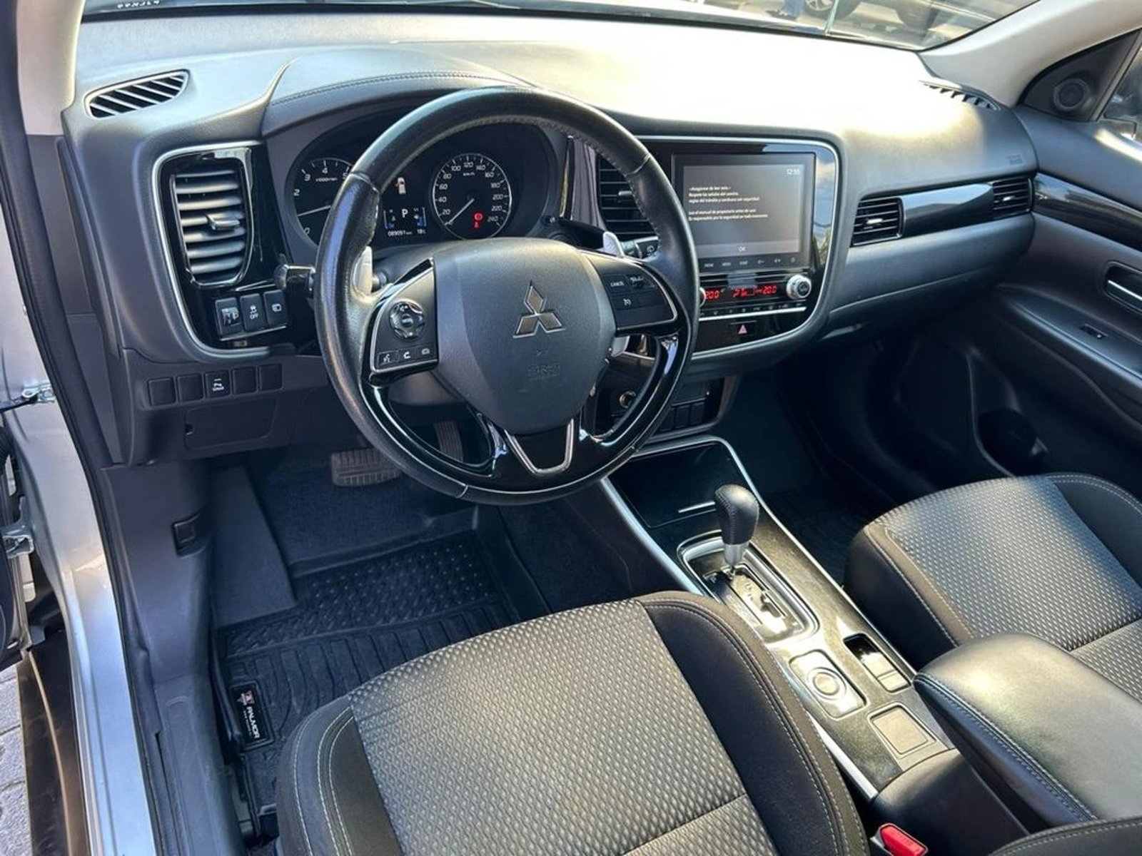 MITSUBISHI OUTLANDER 2021 - Imagen 12 de 17