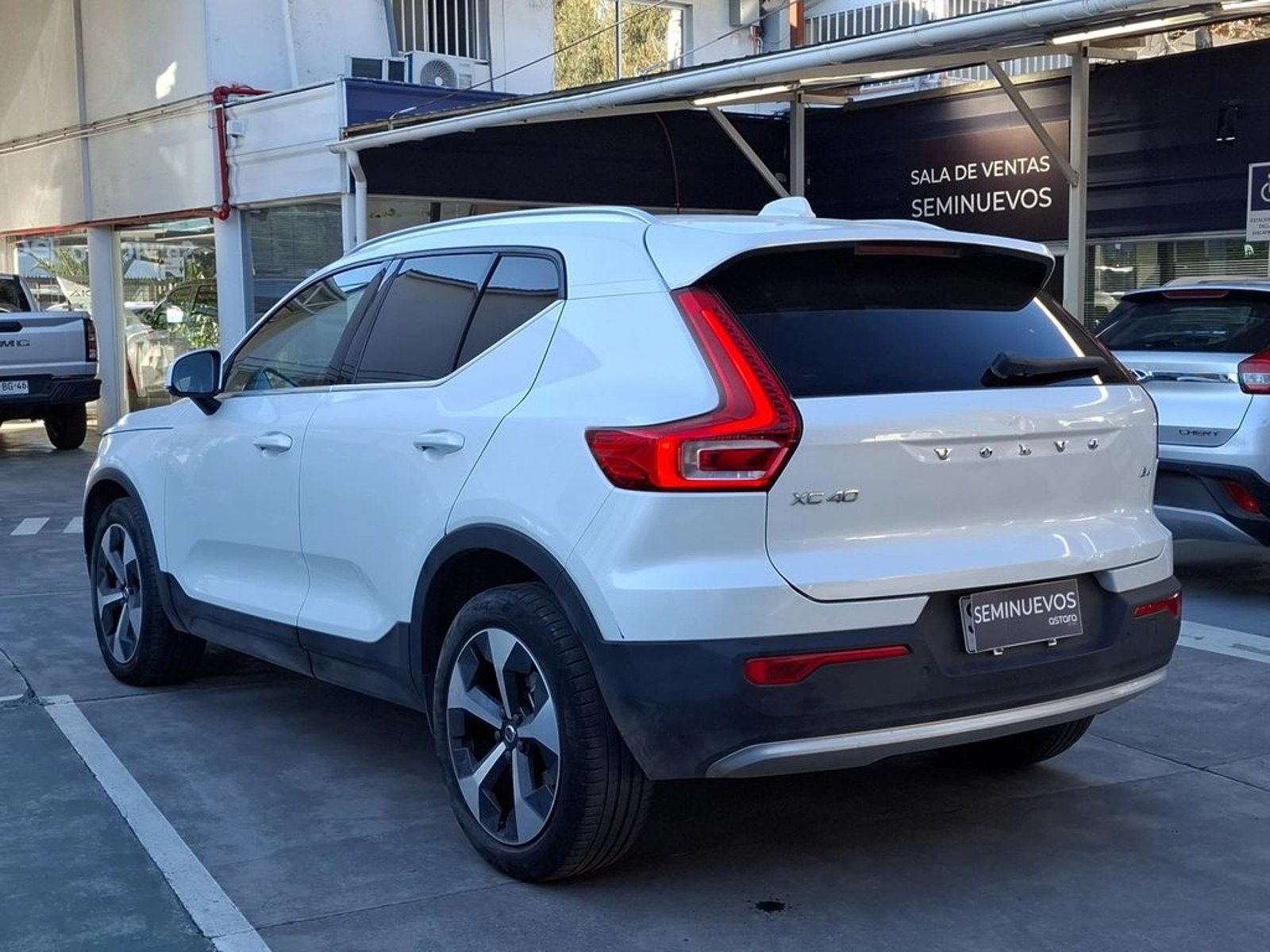 VOLVO XC40 2.0 B4 ULTIMATE HIBRIDO FWD AT 5P 2023 - Imagen 9 de 20