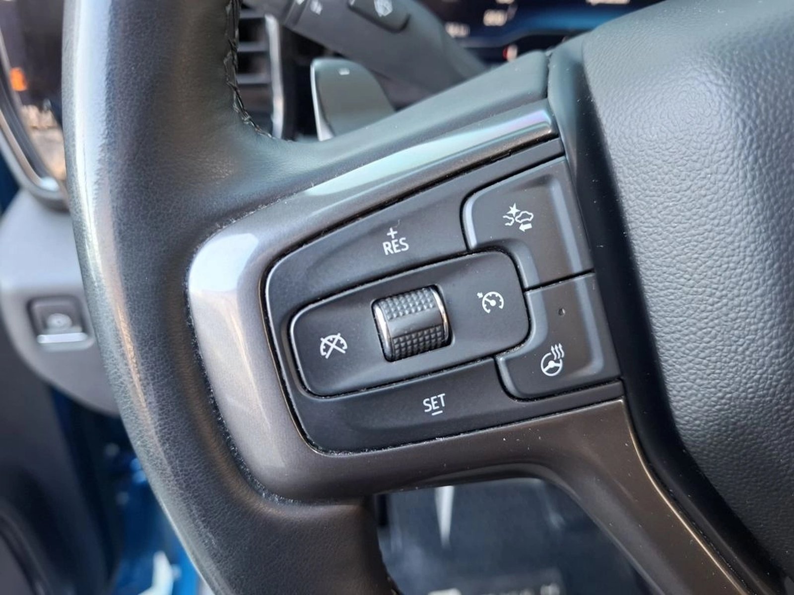Chevrolet SILVERADO 6.2 ZR2 4X4 AT 4P 2024 - Imagen 16 de 20