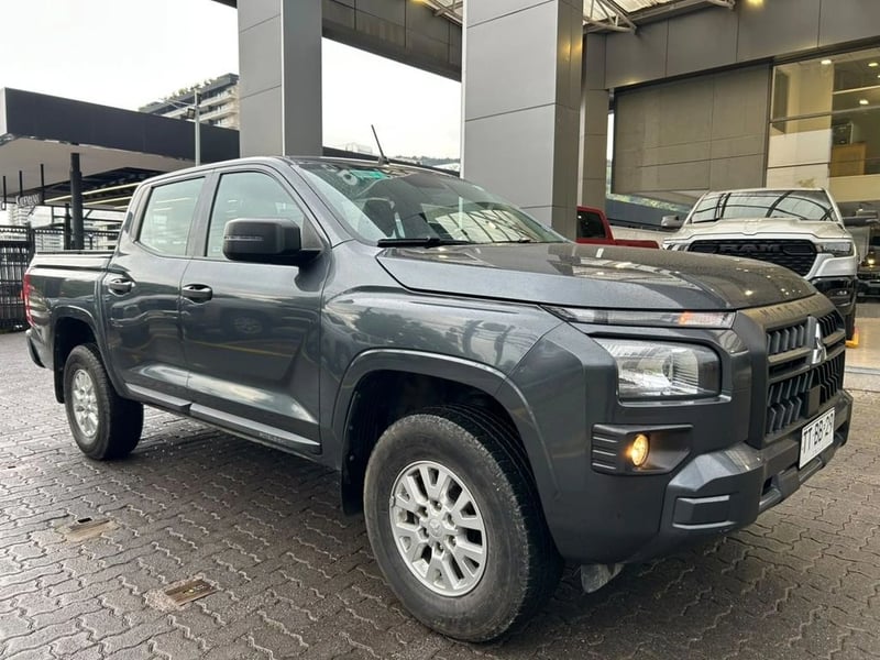 Mitsubishi L200 KATANA XRT 4X4 2.4 2025 - Imagen 4 de 17