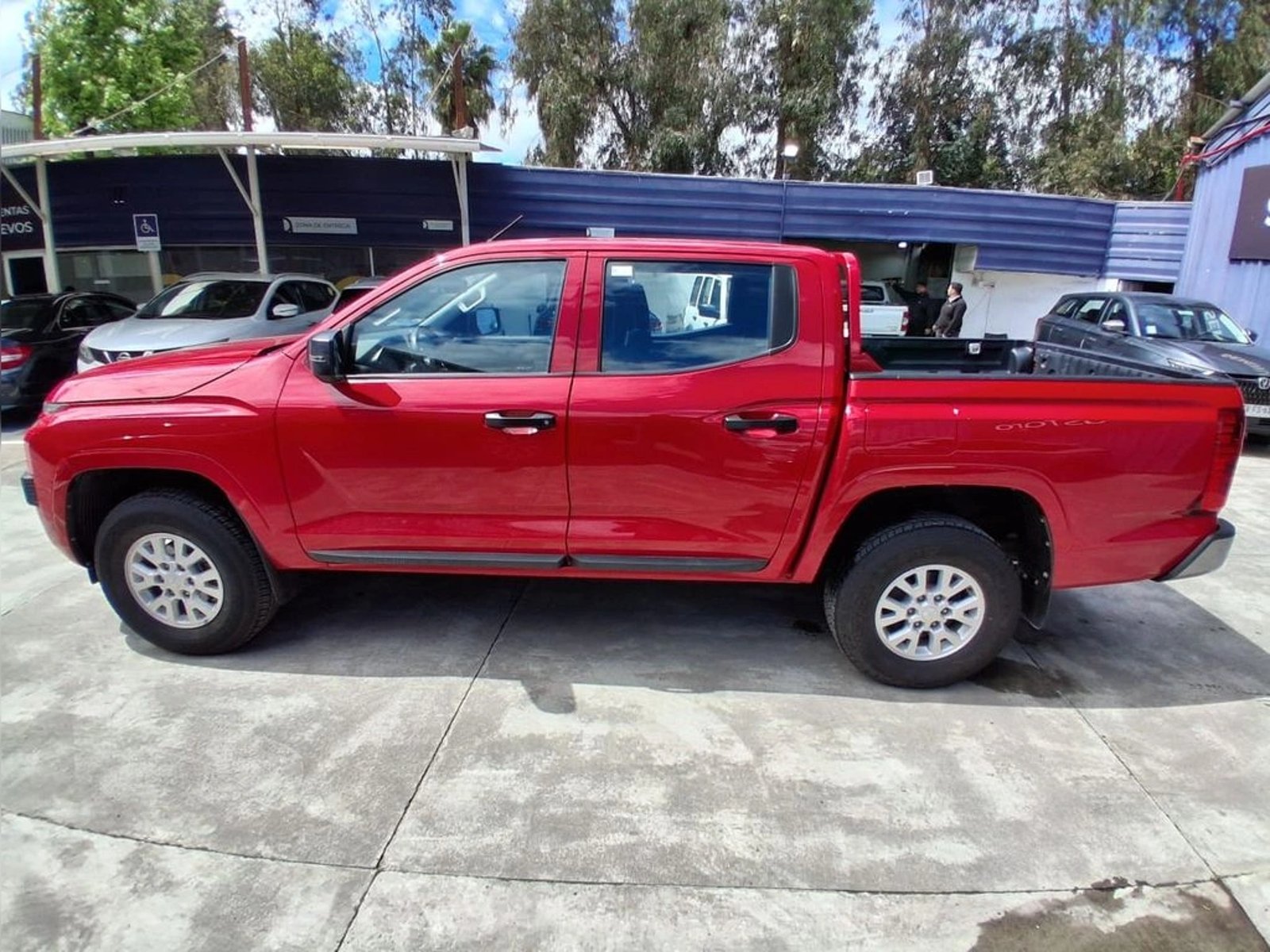 Mitsubishi L200 2.4 KATANA CRT DIESEL DOB. CAB. 4X4 MT 4P 2024 - Foto 5 de 18
