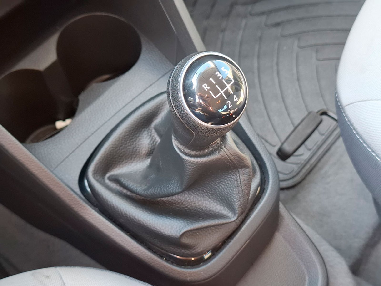 Volkswagen GOL 1.6 Highline HB MT 5P 2023 - Imagen 17 de 20