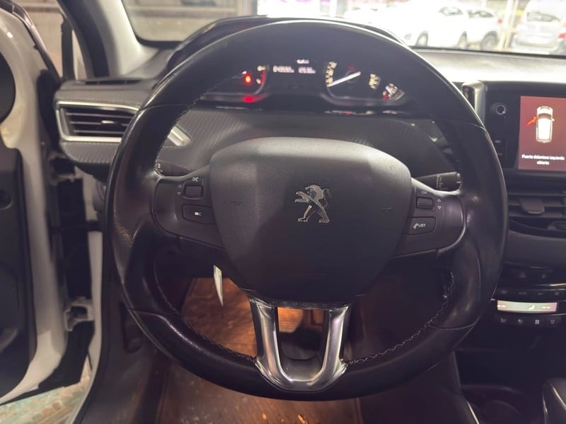 Peugeot 208 1.2 ALLURE PACK 4X2 110HP AT6 5P 2018 - Imagen 12 de 20