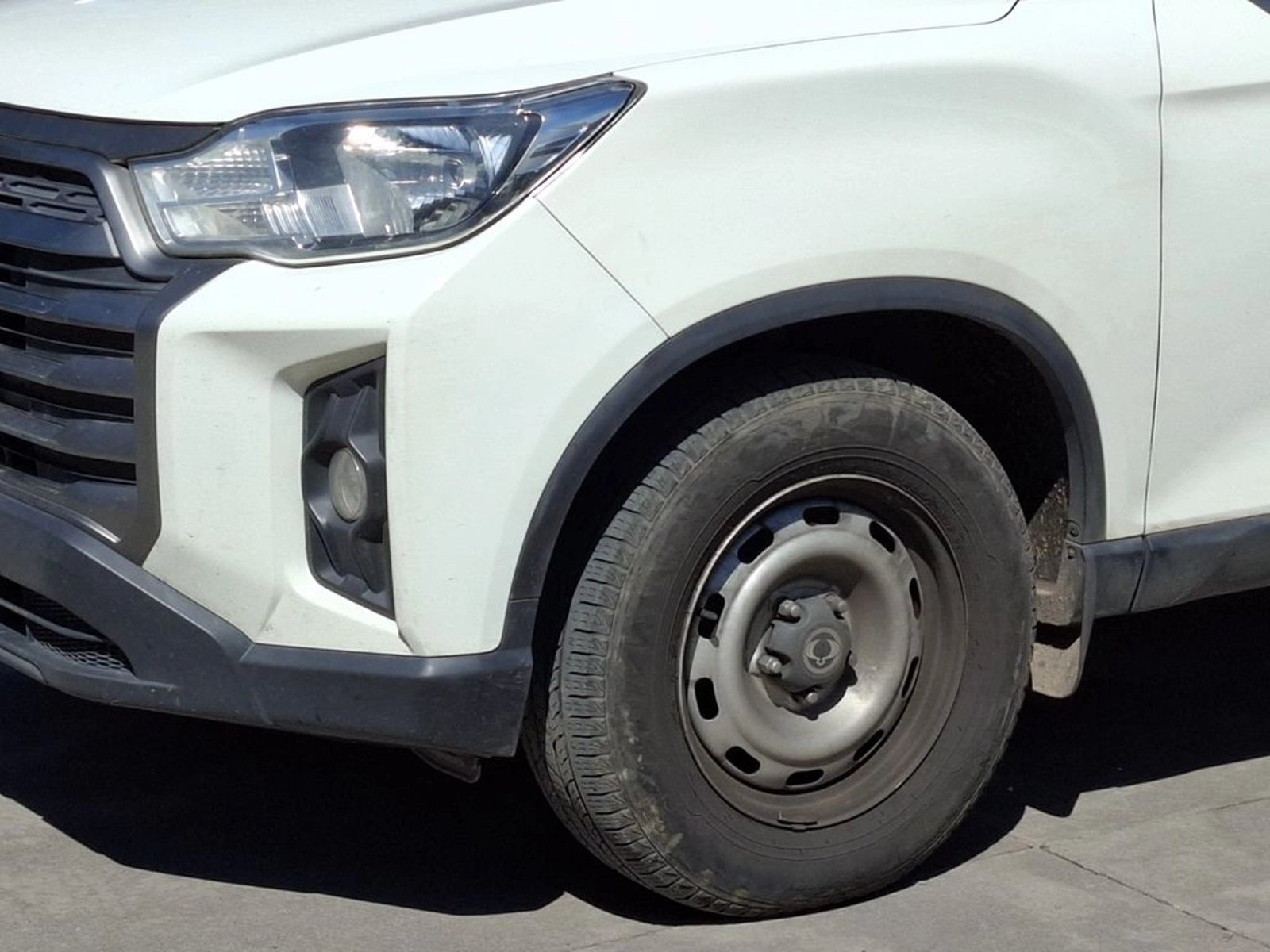 SsangYong GRAND MUSSO 2.2 GRAND LX TD DIESEL 2WD MT6 4P 2023 - Foto 4 de 20