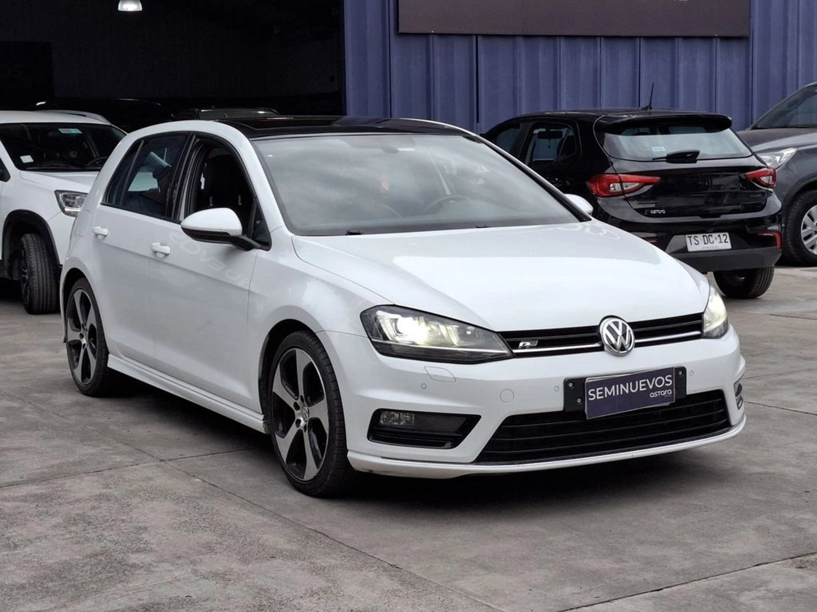 Volkswagen GOLF 2.0 TDI R-LINE DIESEL 4X2 AT 5P 2018 - Foto 4 de 20