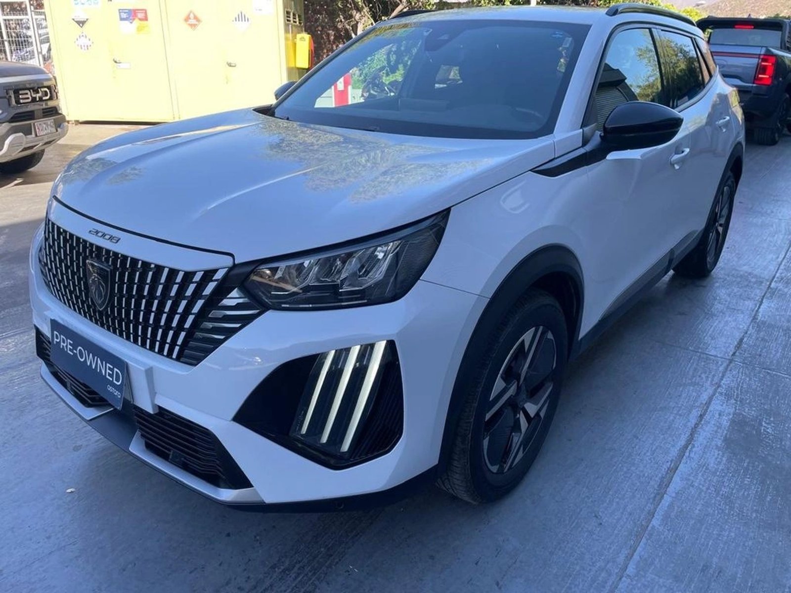 Peugeot 2008 1.2 ALLURE PACK PURETECH 130 AT 2024 - Foto 2 de 20