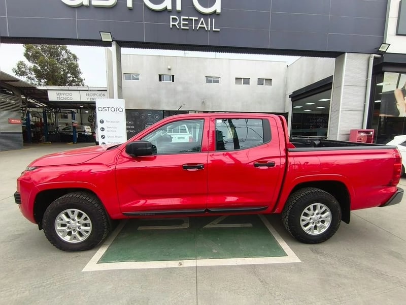 Mitsubishi L200 KATANA XRT 2.4 MT 4X4 2024 - Imagen 8 de 20