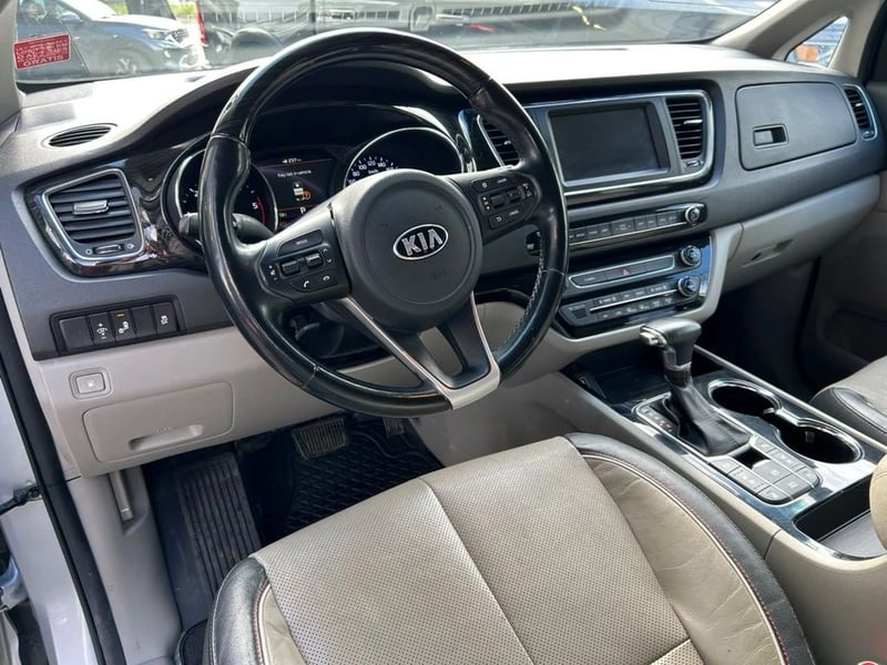 Kia GRAND CARNIVAL 2.2 AUT 2020 - Imagen 12 de 17
