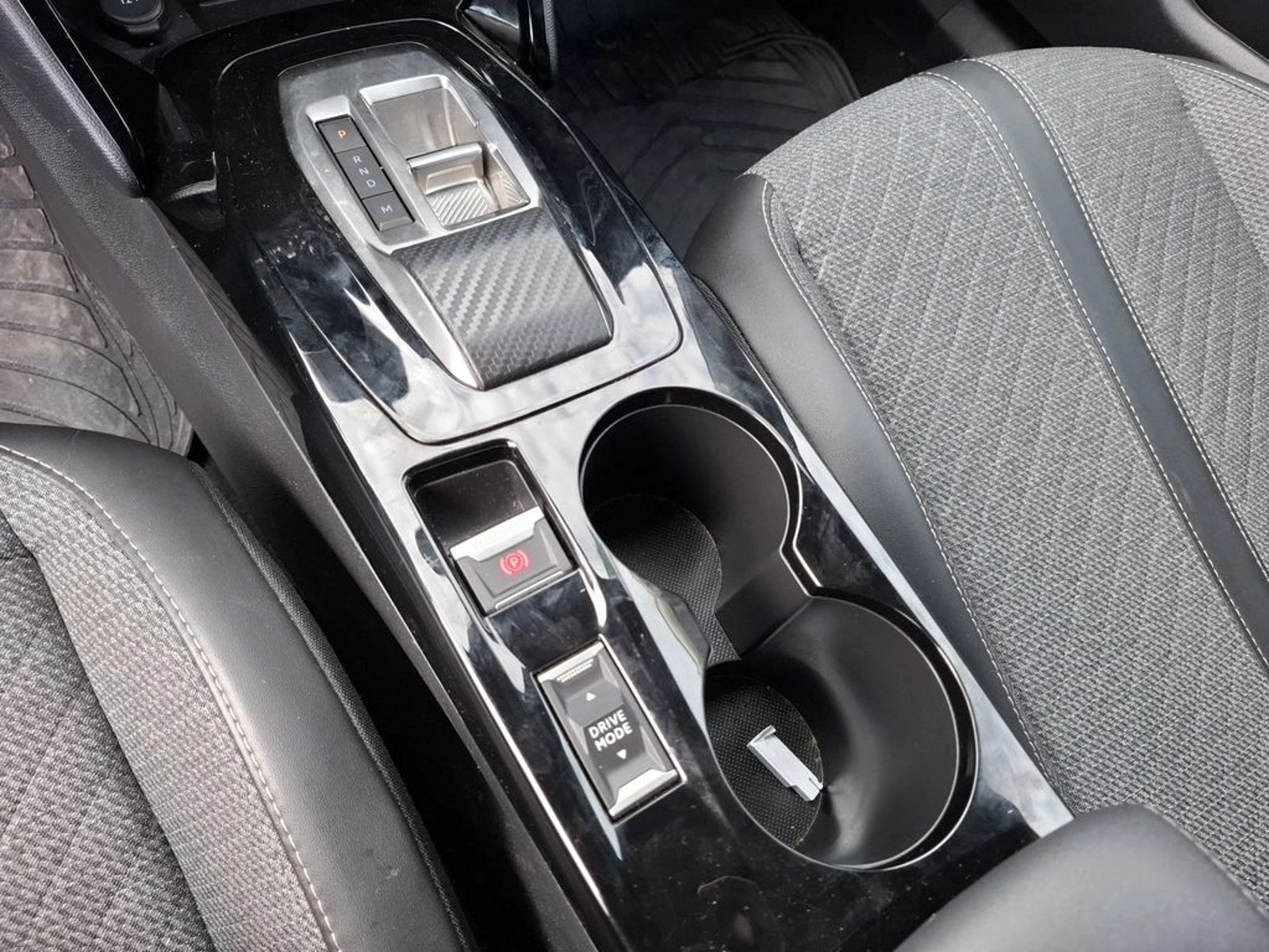PEUGEOT 2008 1.2 ALLURE PACK PURETECH 130 4X2 AT 5P 2024 - Imagen 19 de 20