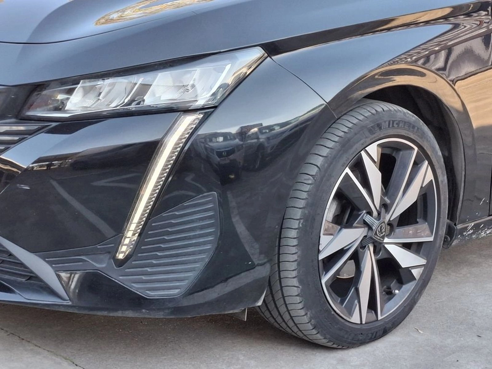 Peugeot 308 1.2 ALLURE PACK PURETECH 130HP AT 2024 - Foto 5 de 20