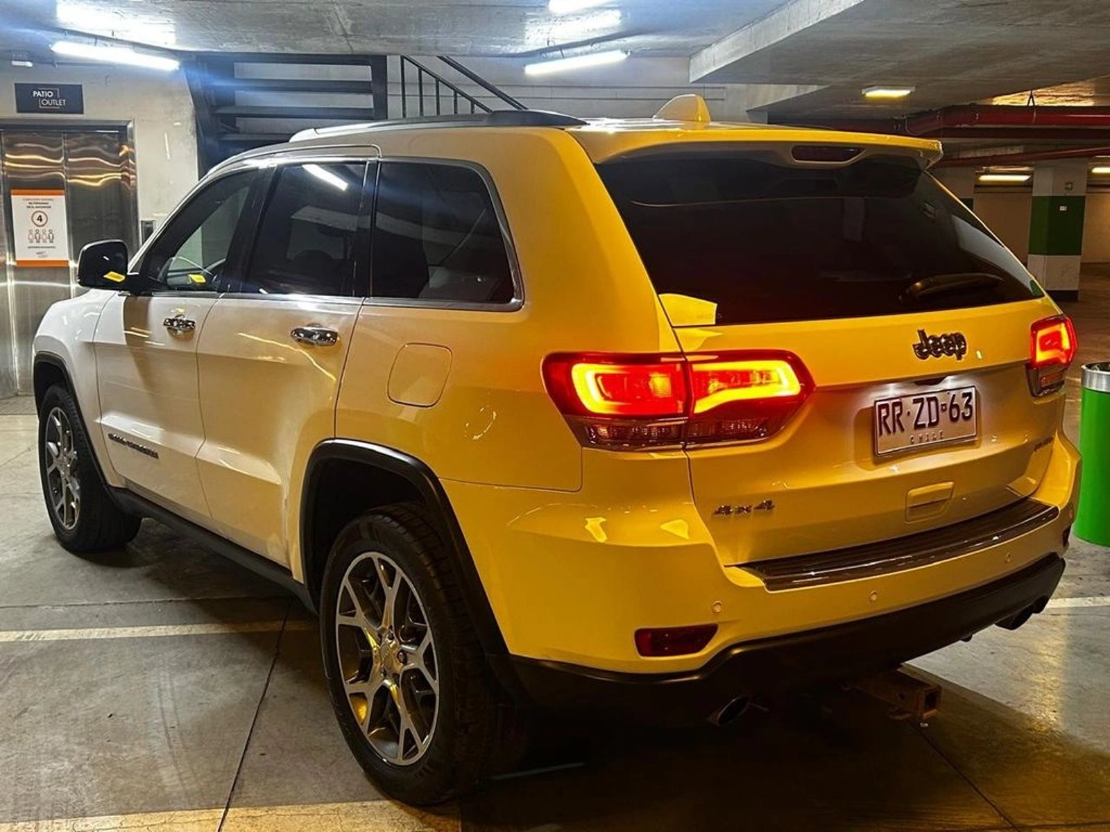Jeep GRAND CHEROKEE 3.6 LIMITED 4X4 AT 5P 2022 - Imagen 9 de 20