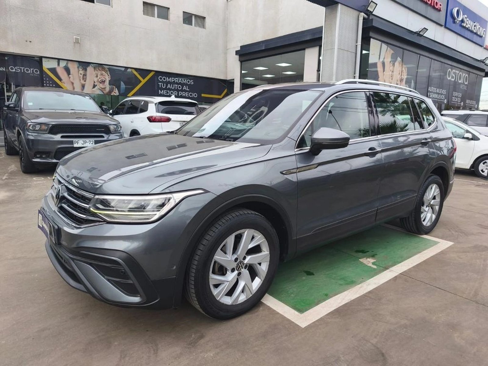 Volkswagen TIGUAN 1.4 TSI COMFORTLINE 7A 2022 - Foto 2 de 20