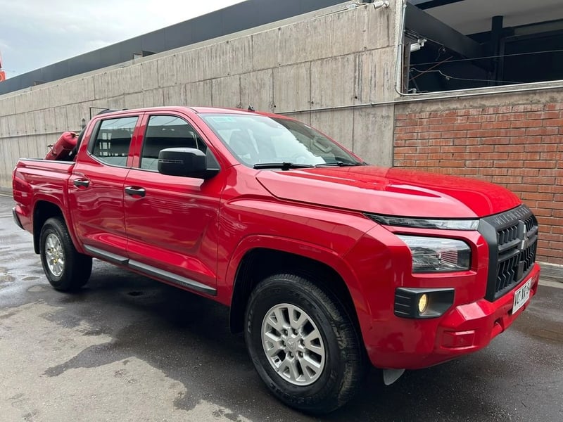 Mitsubishi L200 KATANA XRT 4X4 2.4 2025 - Imagen 3 de 16