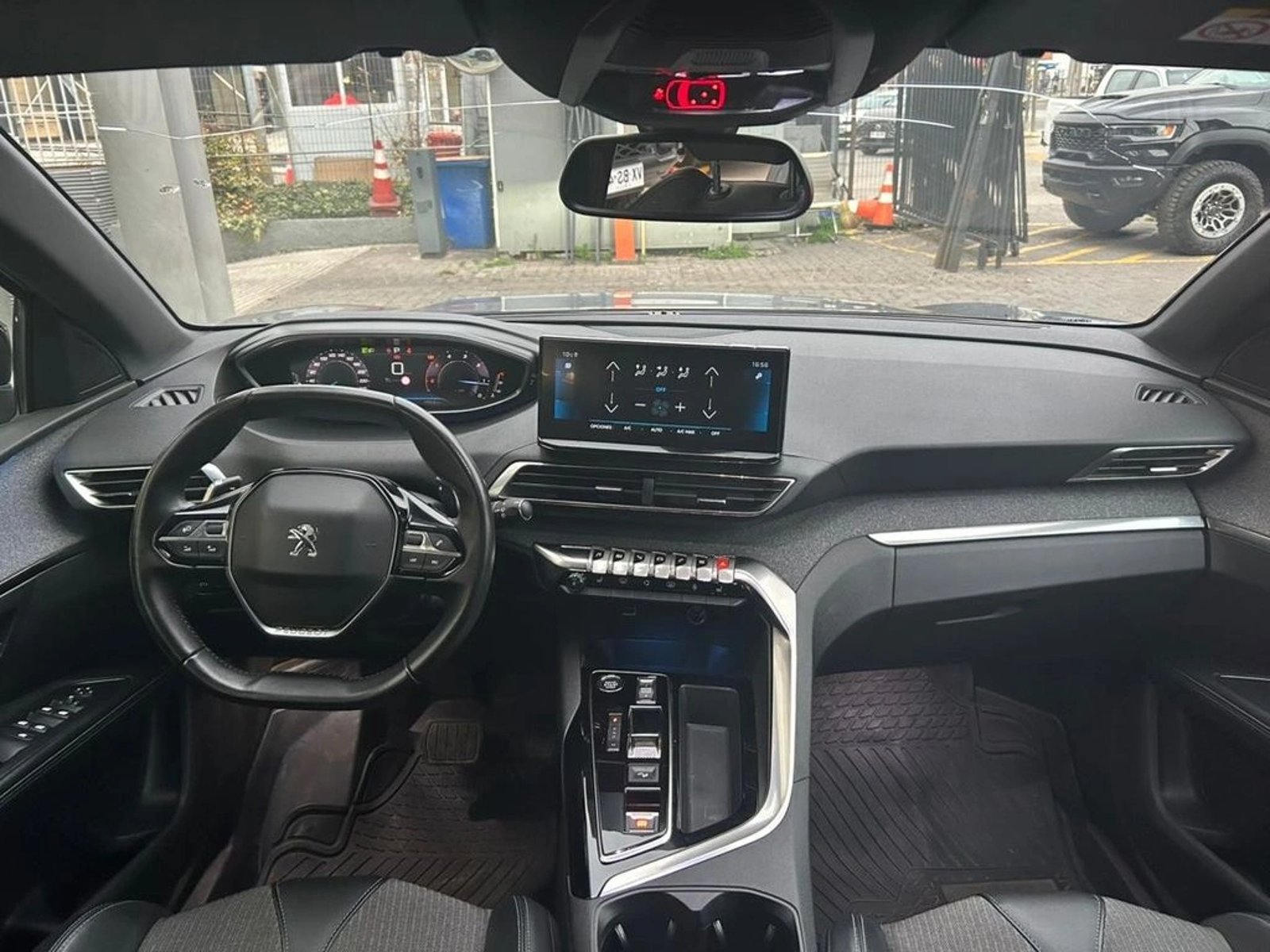 Peugeot 5008 1.5 ALLURE PACK BLUEHDI 130 EAT8 AT 2024 - Imagen 13 de 17