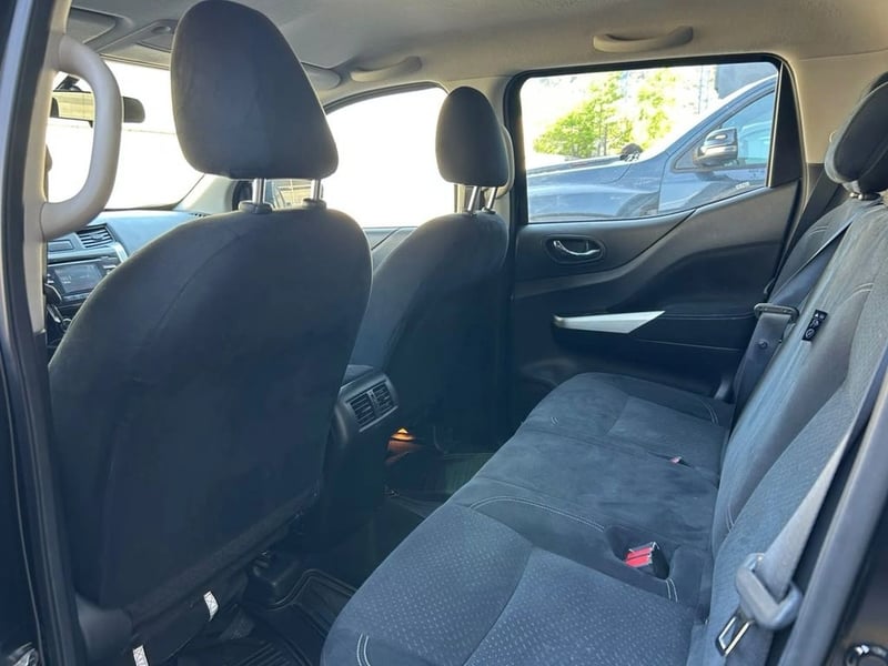 Nissan NP300 DC XE 2.3D MT 2019 - Imagen 8 de 16