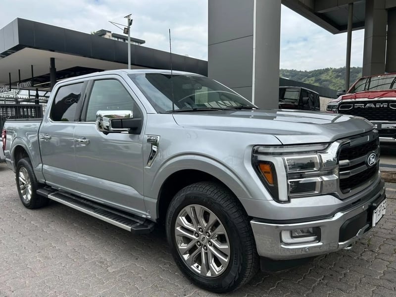 Ford F-150 LARIAT LUX 4X4 5.0 AUT 2025 - Imagen 3 de 14