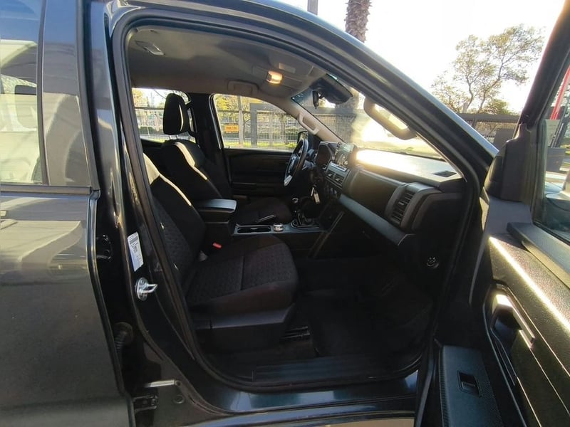 Mitsubishi L200 KATANA XRT 2.5 MT 4X4 2024 - Imagen 12 de 20