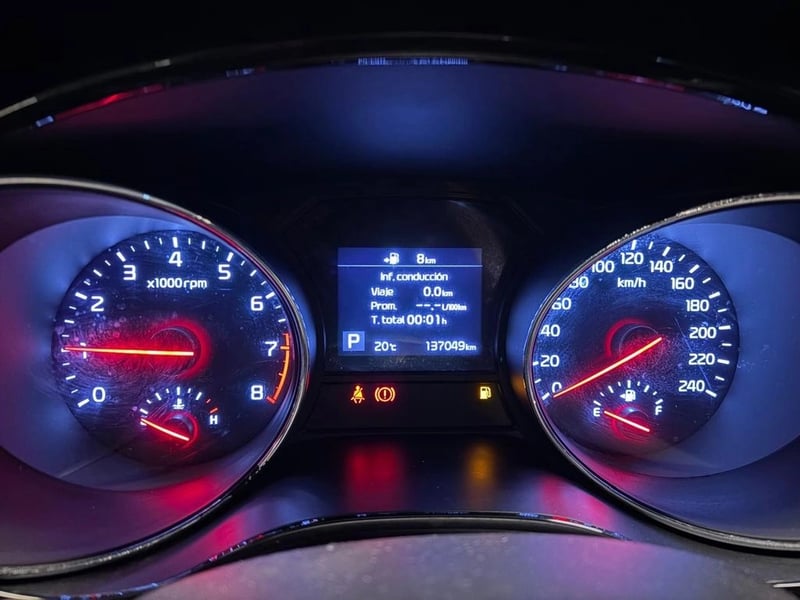 Kia GRAND CARNIVAL EX 3.3 AUT 2019 - Imagen 13 de 19