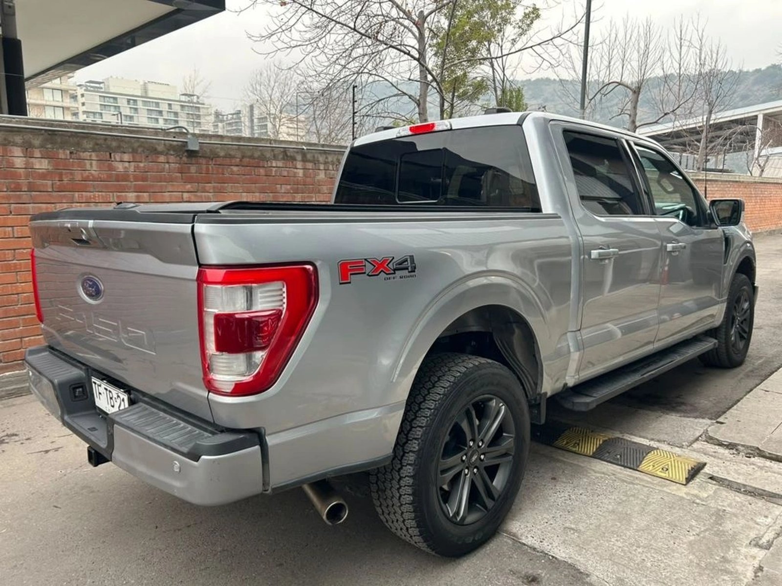 Ford F-150 LARIAT SPORT 4X4 5.0L 2024 - Imagen 6 de 15