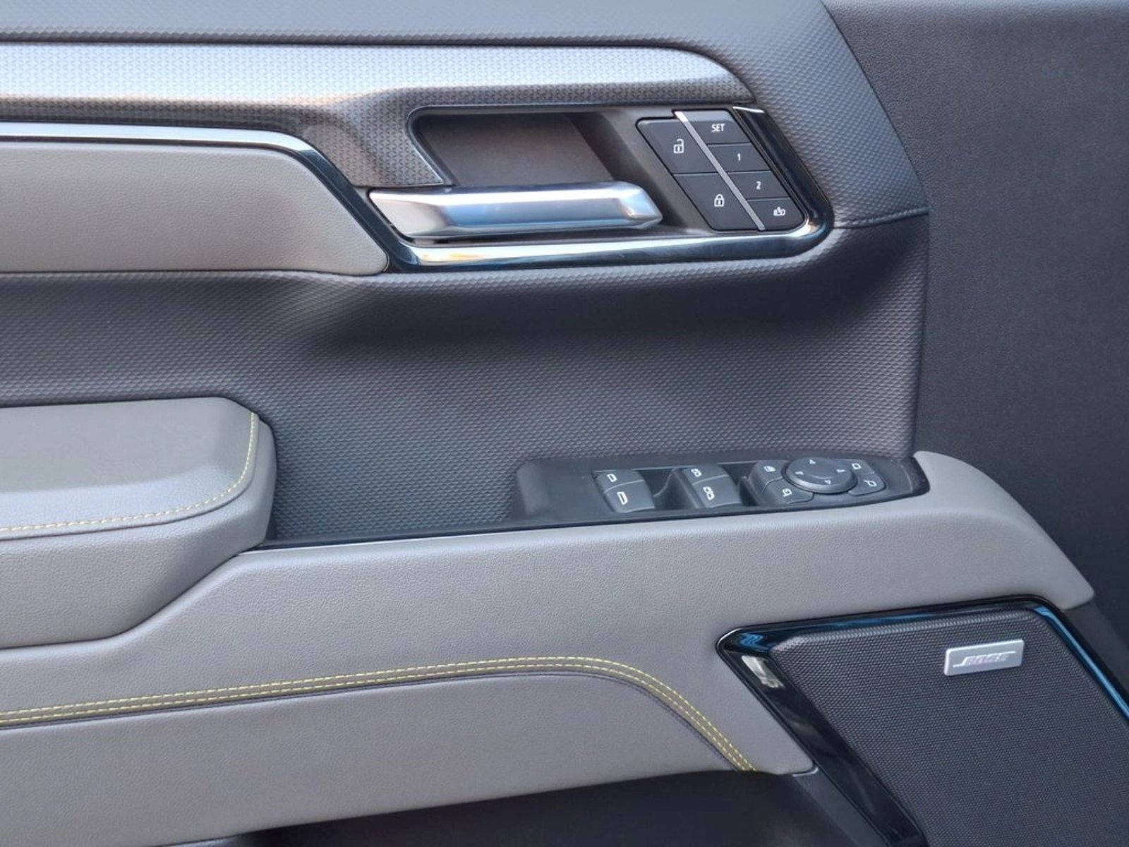 Chevrolet SILVERADO 6.2 ZR2 4X4 AT 4P 2024 - Imagen 12 de 20
