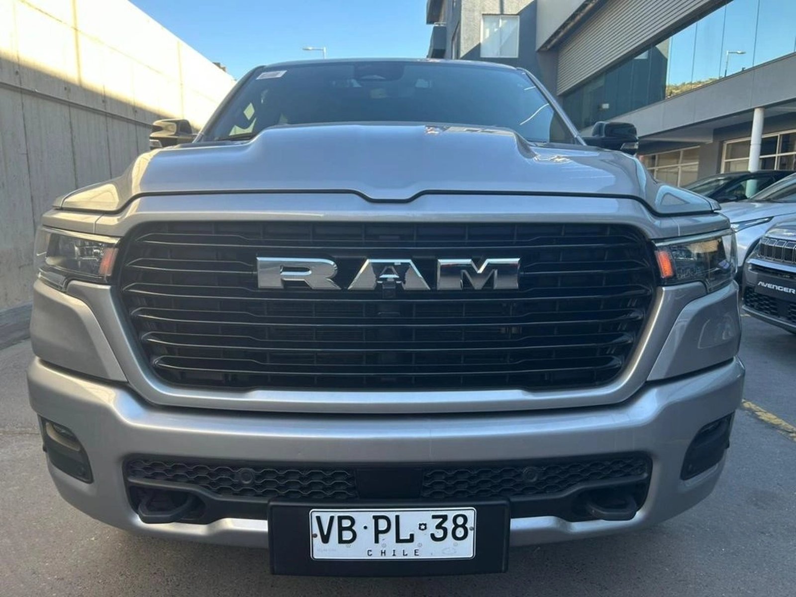 RAM 1500 LARAMIE 4X4 3.0T AT 2025 - Foto 3 de 15