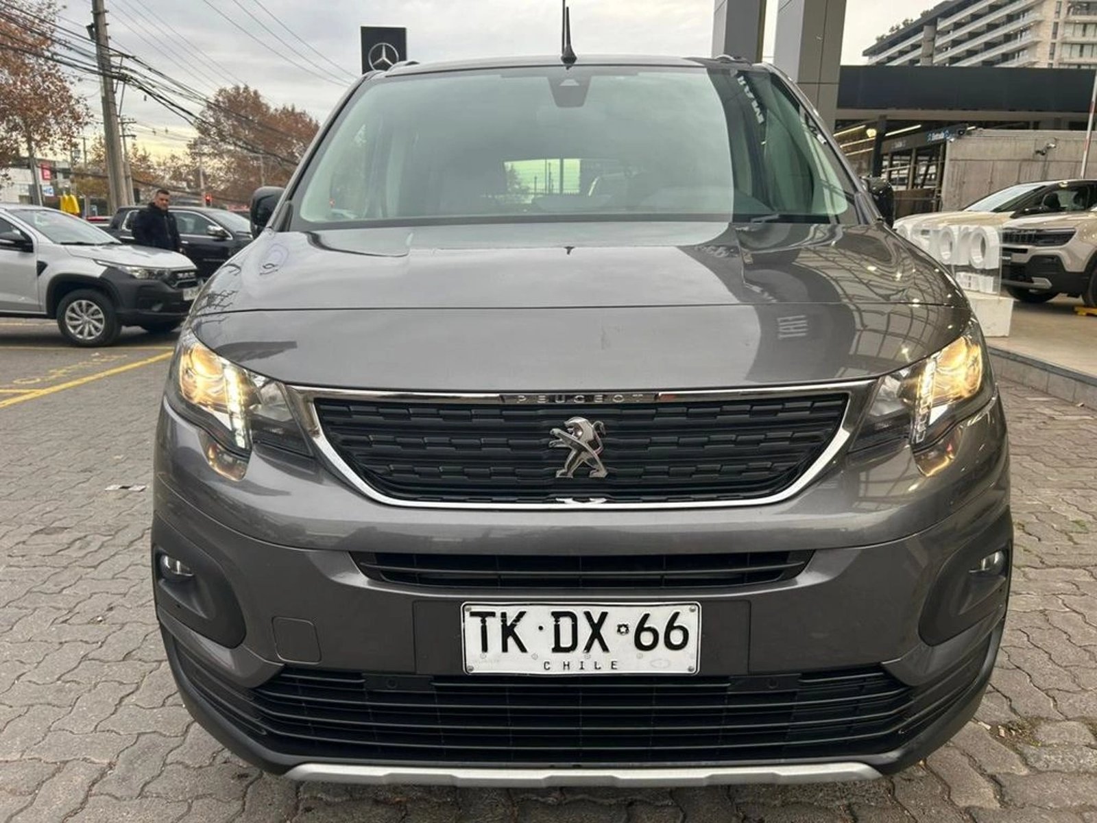 Peugeot RIFTER 1.2 ALLURE PURETECH 130 AT 2024 - Imagen 3 de 17