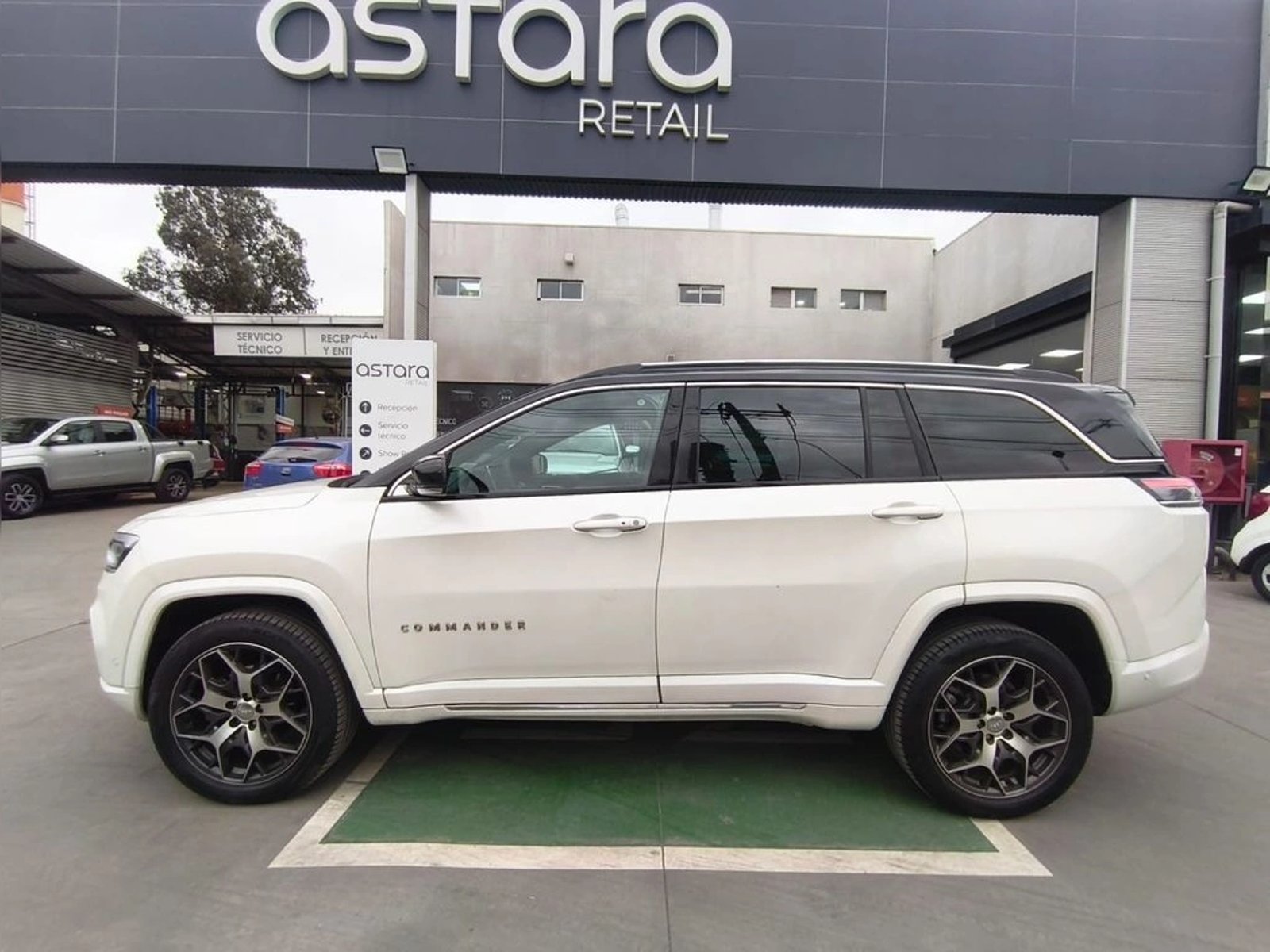 Jeep COMMANDER OVERLAND 4X4 2.0 AUT DIESEL 2023 - Imagen 12 de 20