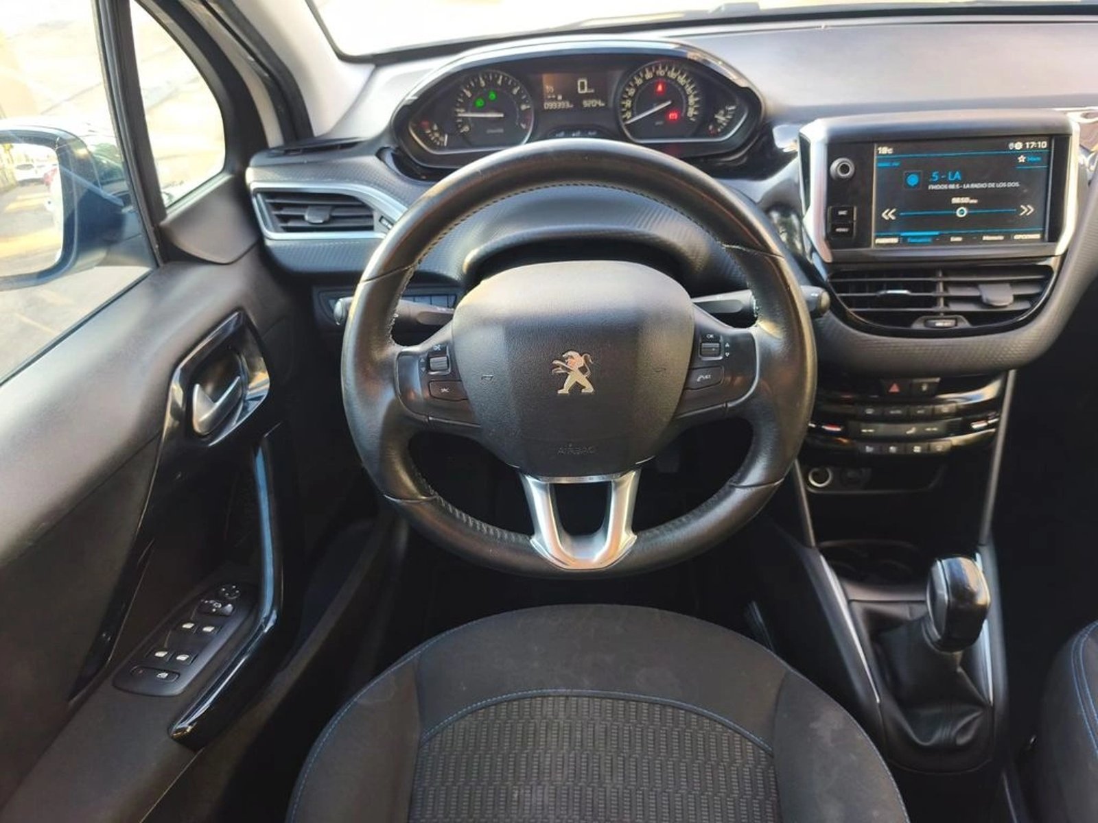 Peugeot 208 SIGNATURE 1.2 MT HB PURE TECH 2020 - Imagen 14 de 20