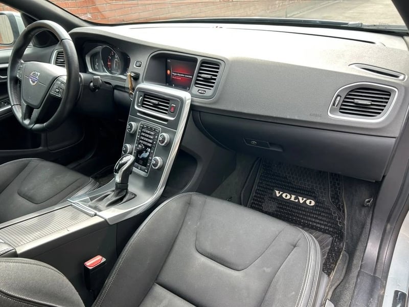Volvo S60 T3 COMFORT AT 2019 - Imagen 7 de 16